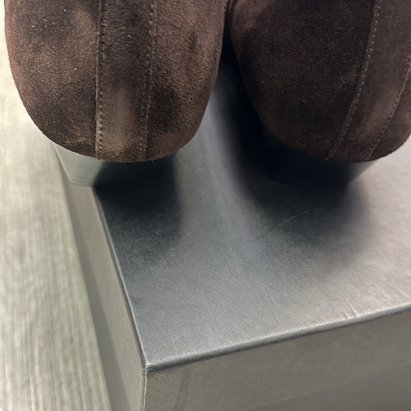 Banana Republic ITALIAN SUEDE ANKLE BOOT color dark brown - Picture 12 of 13